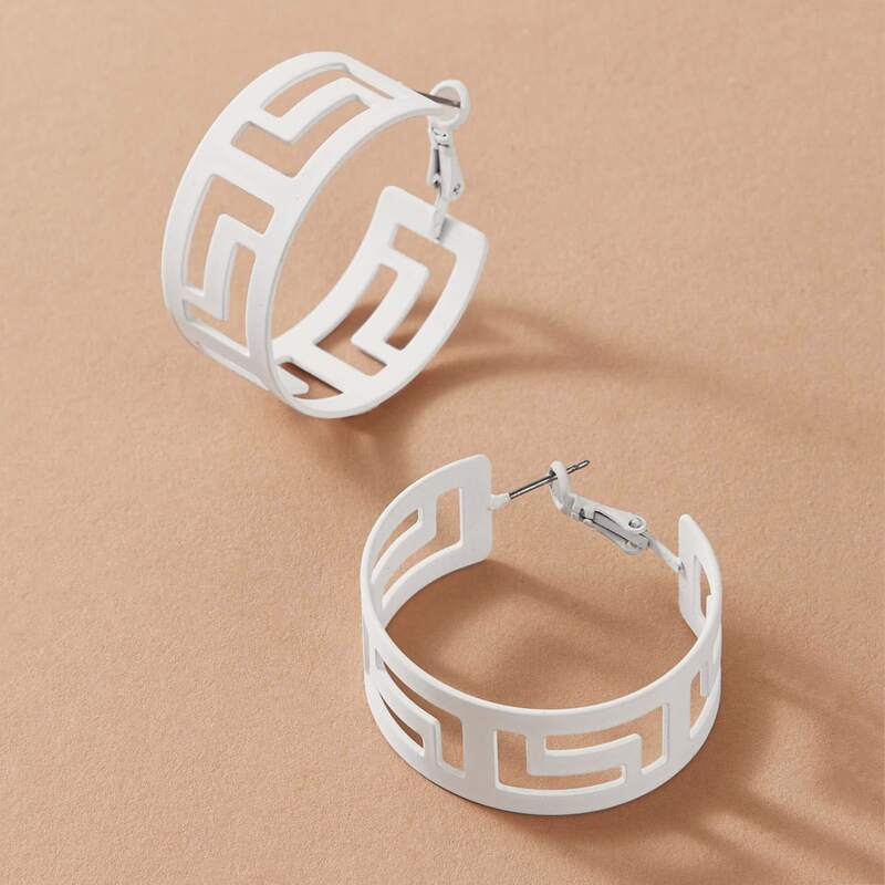 

1pair Hollow Out Hoop Earrings, White
