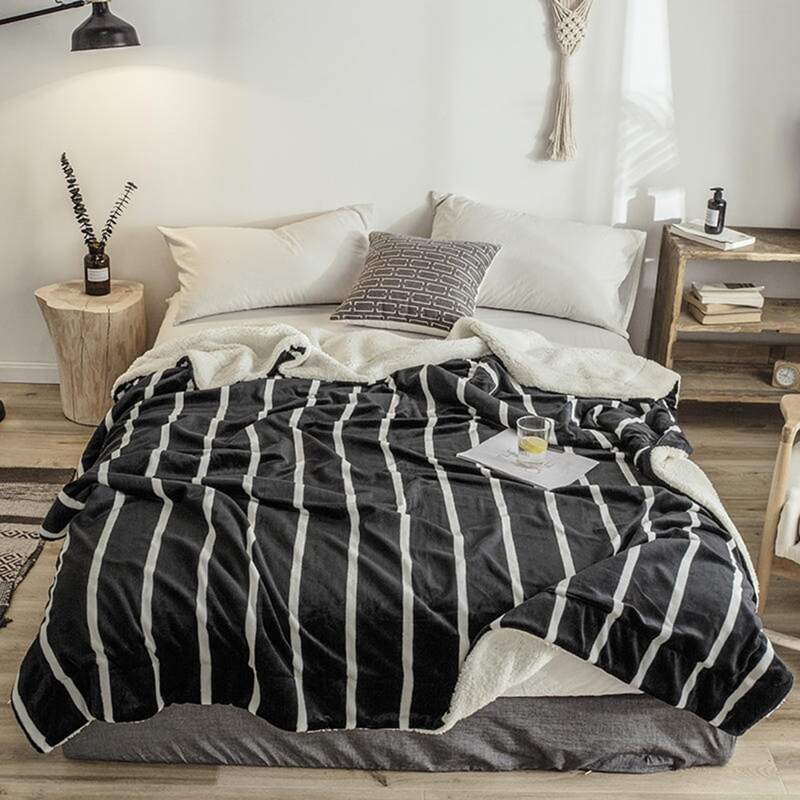 

Striped Pattern Print Blanket, Black and white