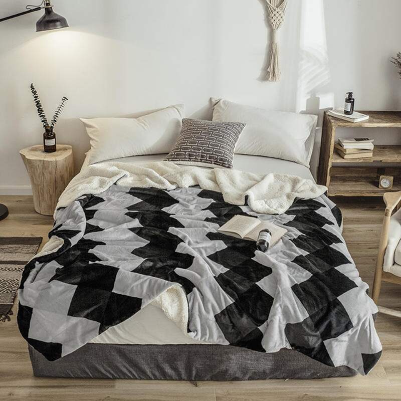 

Geometric Pattern Print Blanket, Black and white