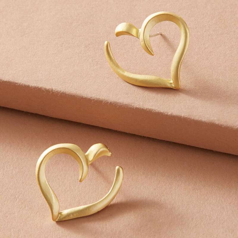 

1pair Hollow Out Heart Stud Earrings, Gold