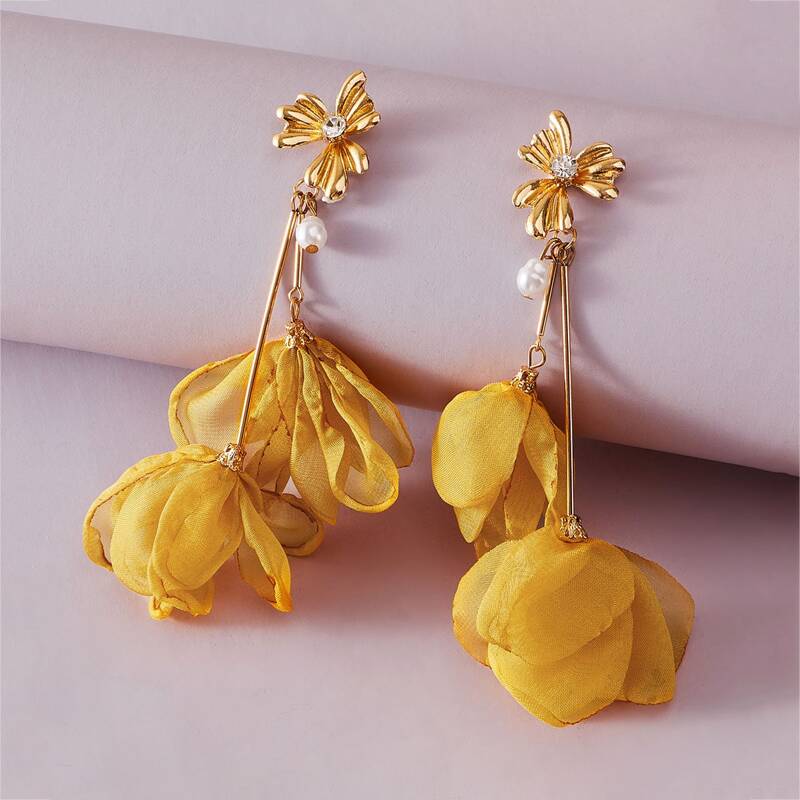 

1pair Faux Pearl Lace Flower Drop Earrings, Yellow
