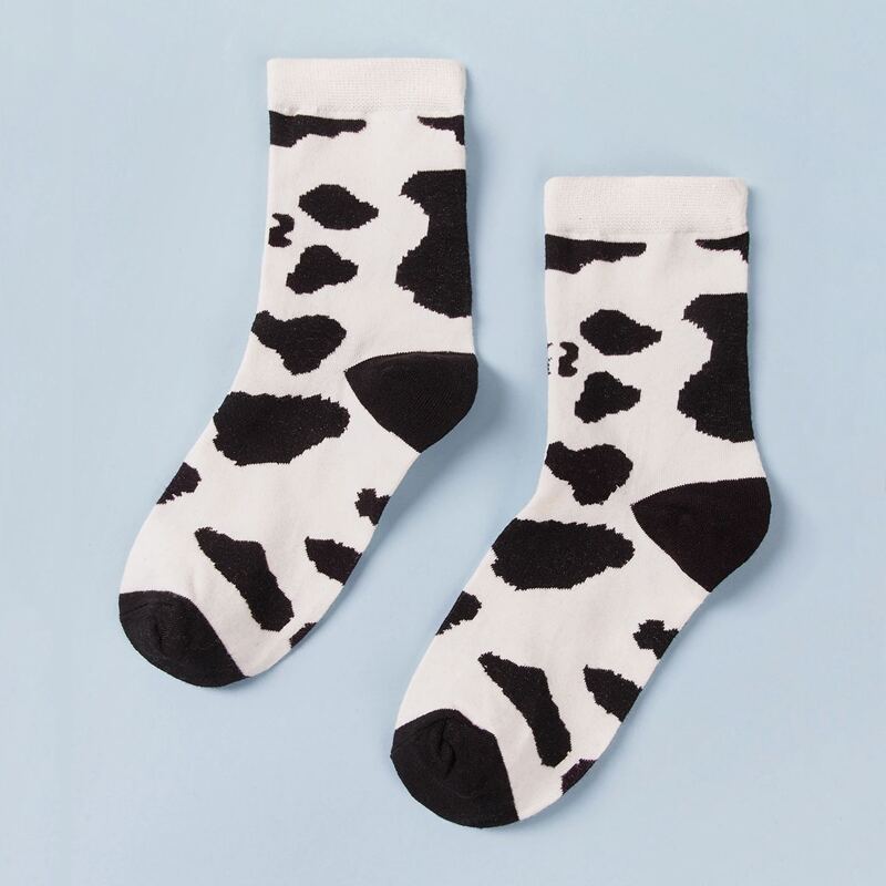 

1pair Guys Cow Pattern Socks, Black and white