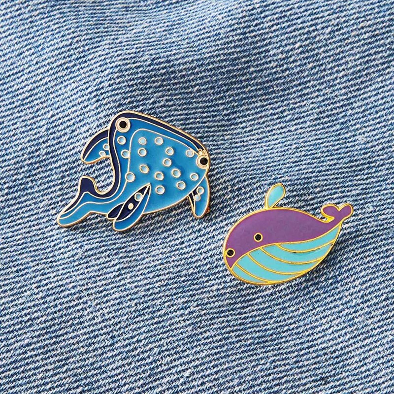 

2pcs Whale Design Brooch, Multicolor