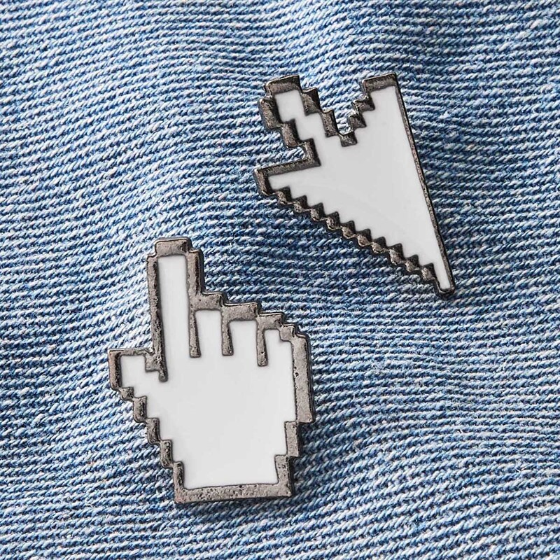 

2pcs Default Option Design Brooch, Black and white