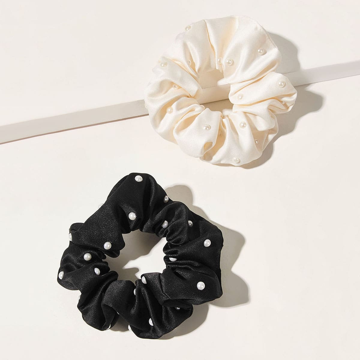 

2pcs Faux Pearl Decor Scrunchie, Multicolor