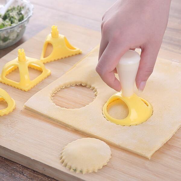 

4pcs Plastic Dumpling Maker Mold