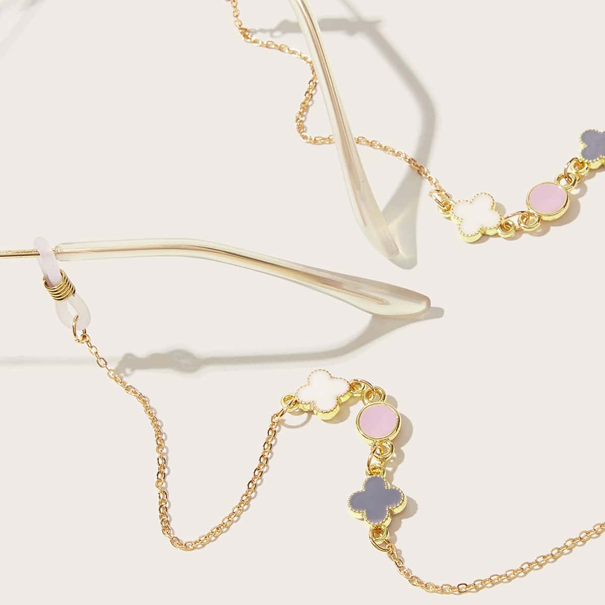

Metallic Clover Decor Glasses Chain, Gold