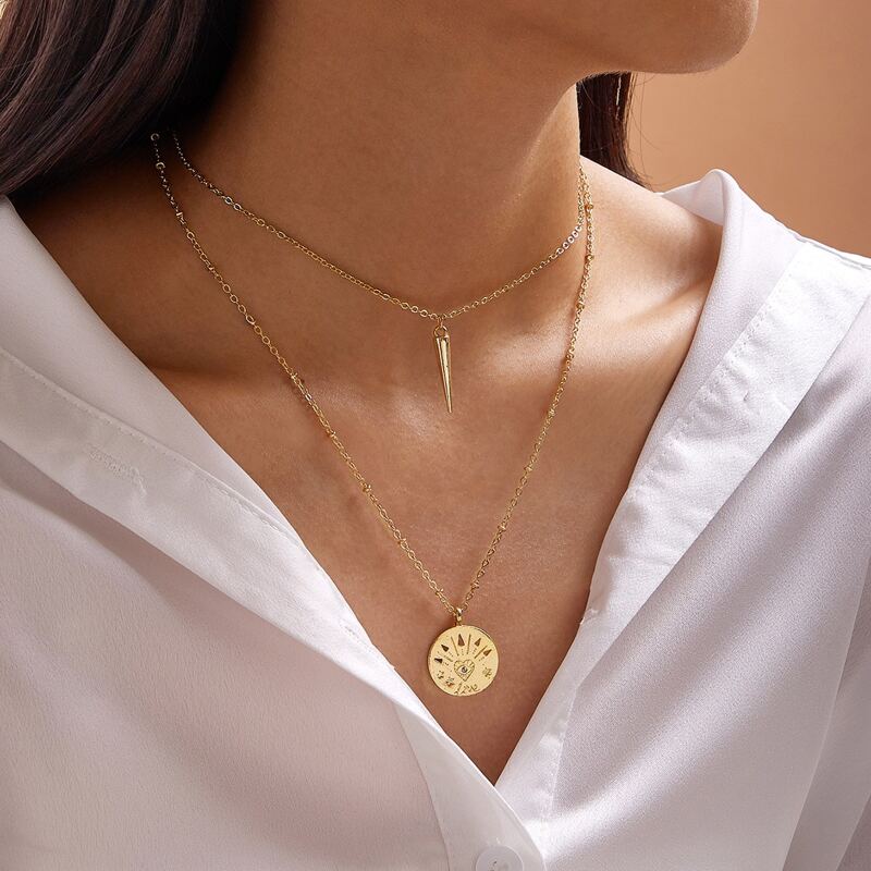 

1pc Studded & Round Charm Layered Necklace, Gold