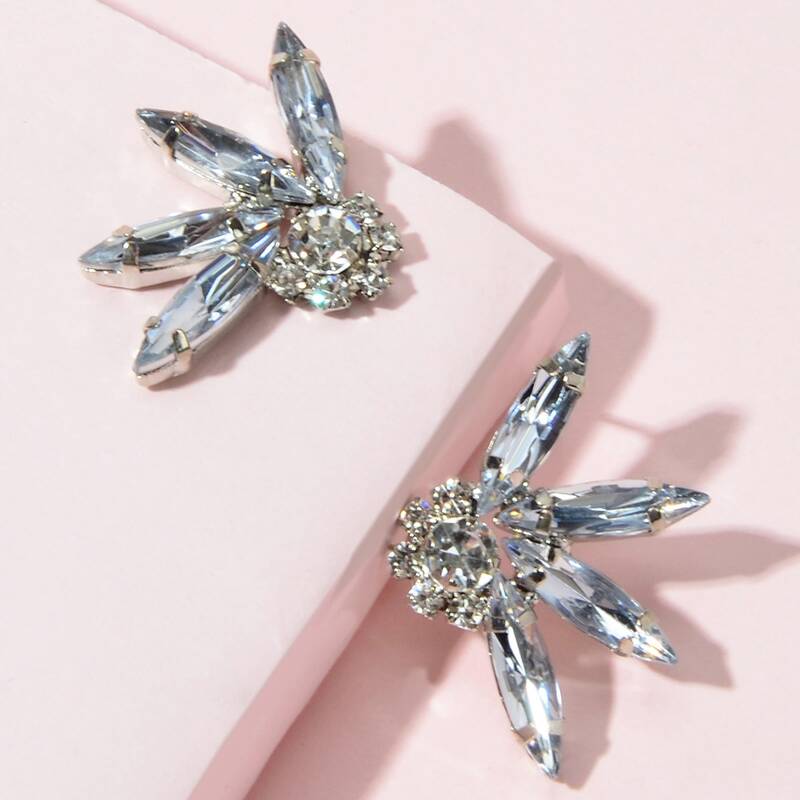 

1pair Rhinestone Engraved Flower Stud Earrings, Silver