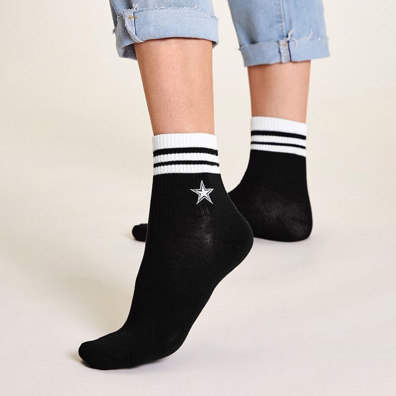 

1pair Star & Stripe Pattern Socks, Black and white