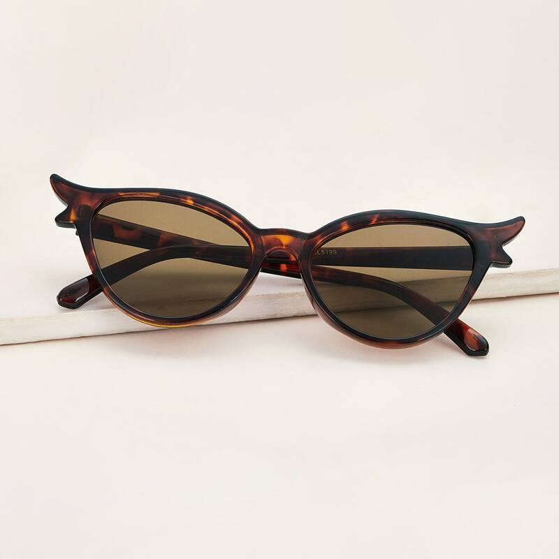 

Tortoiseshell Frame Cat Eye Sunglasses With Case, Brown