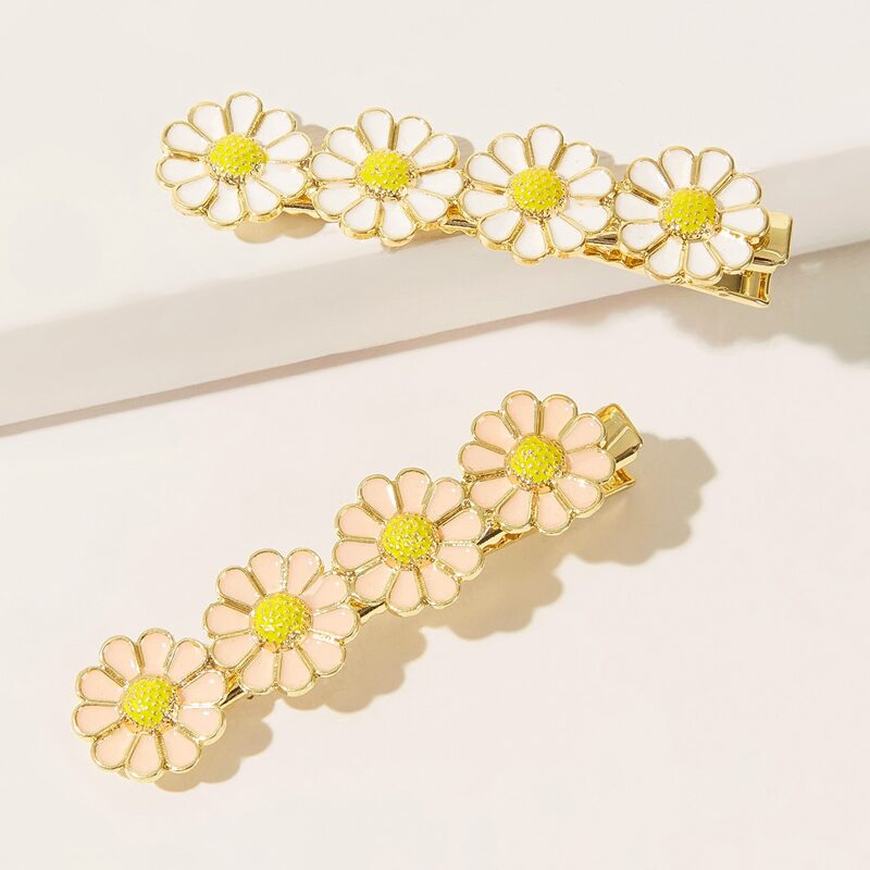 

2pcs Metallic Daisy Decor Hair Clip, Multicolor