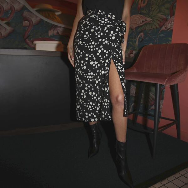 

Ditsy Floral Wrap Knot Skirt, Black and white