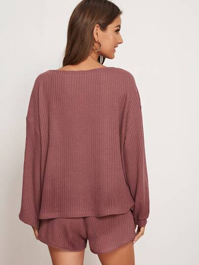 Conjunto top de cuello barco con shorts de cintura con cordón