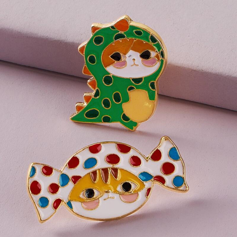 

2pcs Cat Design Brooch, Multicolor