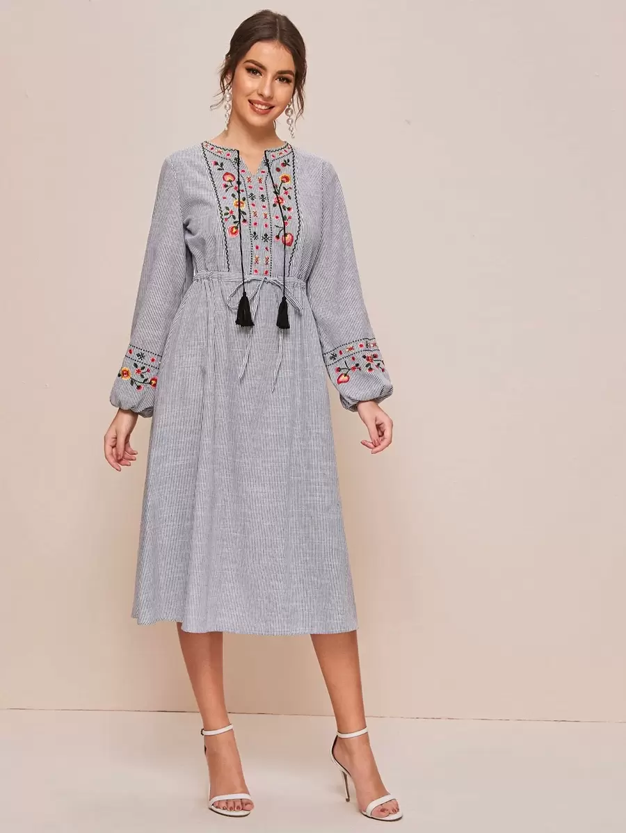 Mulvari Vestido de rayas con bordado de cuello con cordón y fleco - Azul - Ver 1