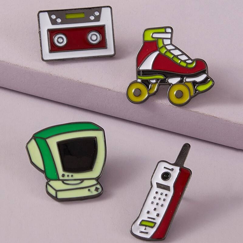 

4pcs Old Computer & Mobile Phone Design Brooch, Multicolor