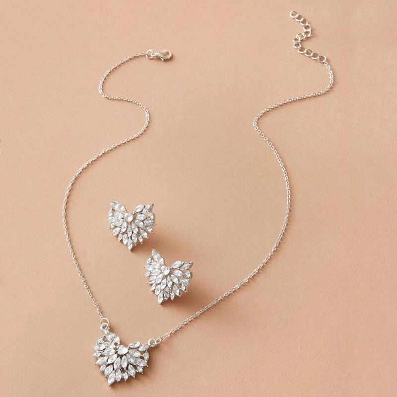

3pcs Rhinestone Engraved Heart Charm Necklace & Earrings