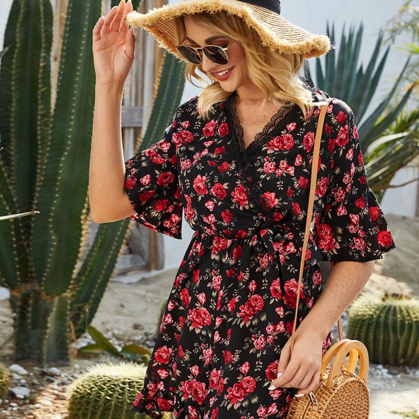 

Floral Print Contrast Lace Knotted Romper, Multicolor