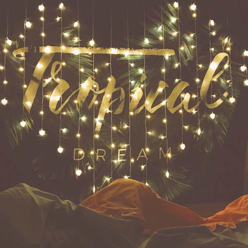 

112pcs Heart Bulb Curtain Decoration String Light, Yellow