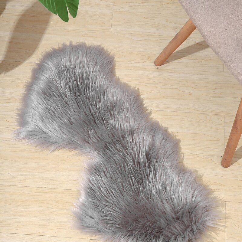 

Double Heart Shaped Faux Fur Rug, Grey