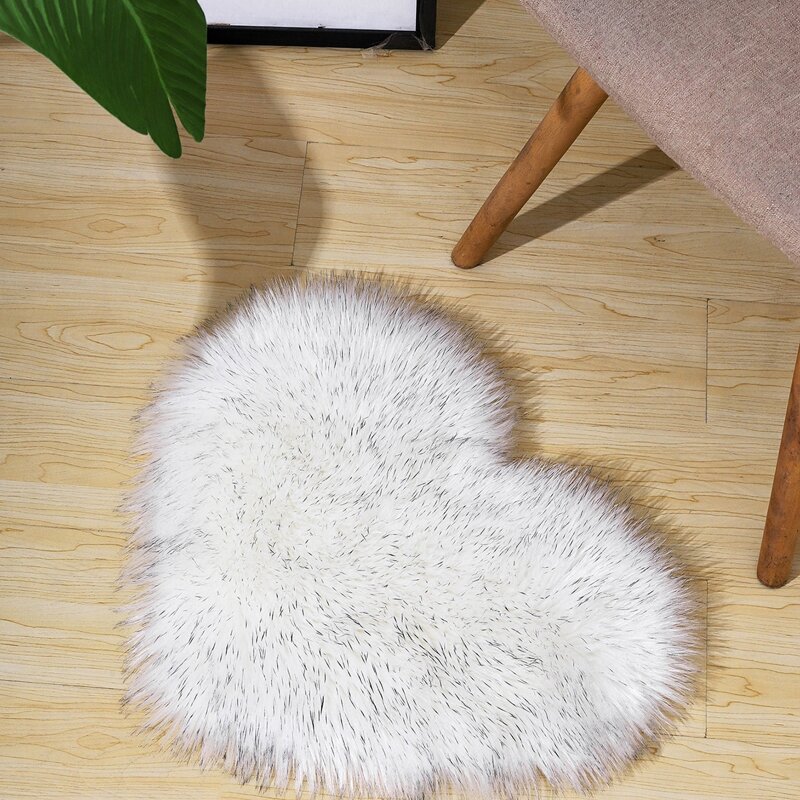 

Heart Shaped Faux Fur Rug, White
