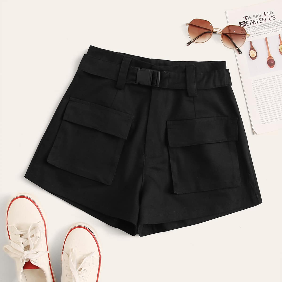 

Solid Buckle Belt Flap Pocket Cargo Shorts, Black