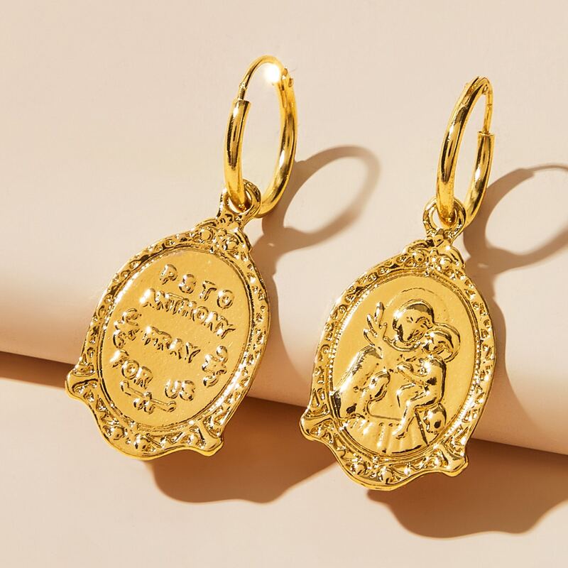 

1pair Figure & Letter Charm Earrings, Gold