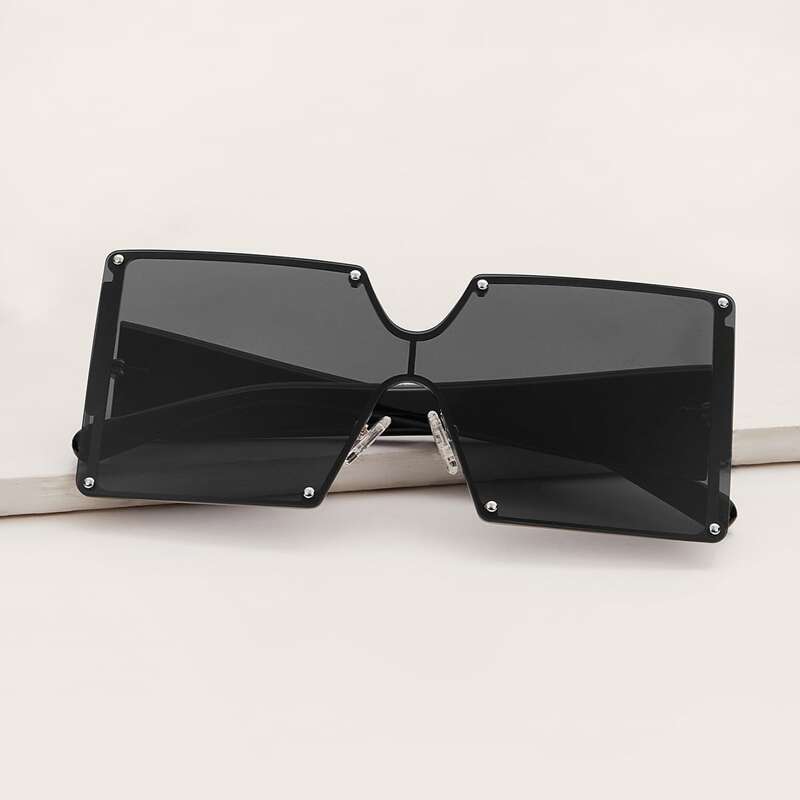 

Rivet Decor Sunglasses With Case, Black
