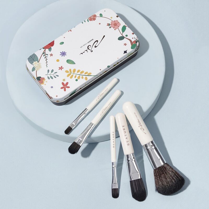 

5pcs Fan Shaped Makeup Brush Set With Case, White