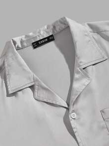 SHEIN Conjunto de pijama de hombres camisa de satén con bolsillo con pantalones - Gris - Ver 3