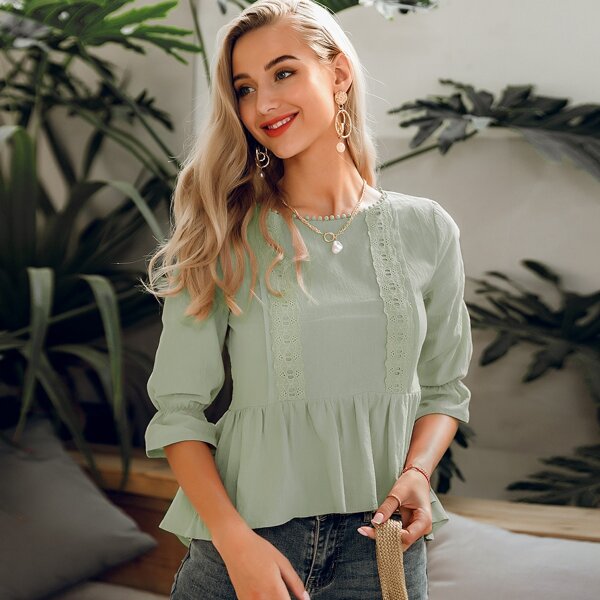 

блуза пепелум с вышивкой и кружевной отделкой, Мягко мятно-зеленый