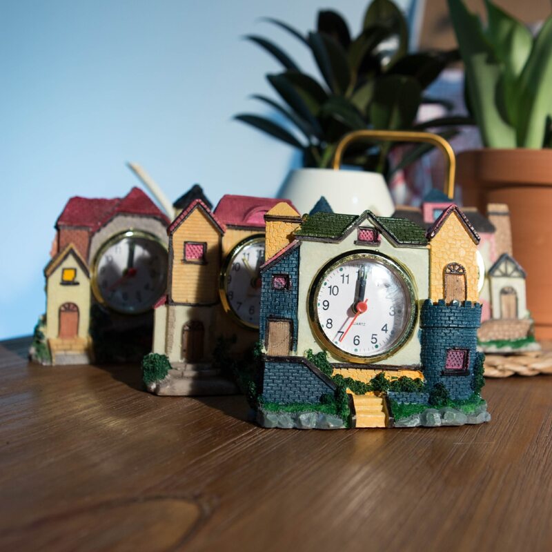 

1pc Random Color Castle Alarm Clock, Multicolor