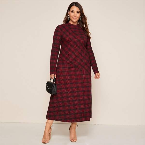 

Plus Keyhole Back Plaid Dress, Burgundy