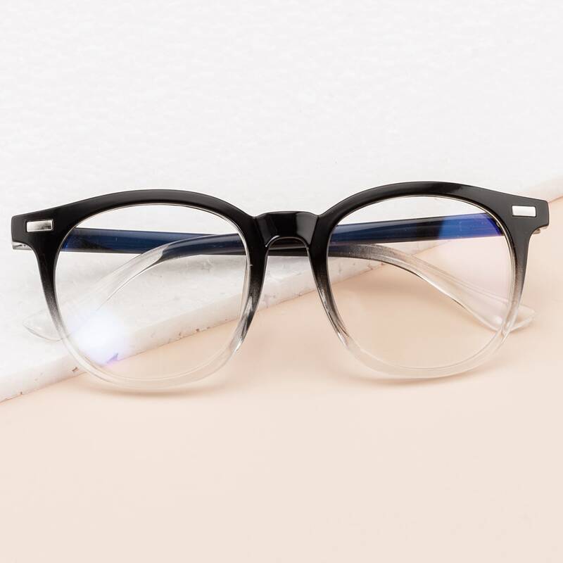 

Gradient Frame Glasses With Case