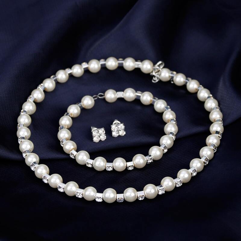 

4pcs Faux Pearl & Rhinestone Engraved Necklace & Earrings & Bracelet