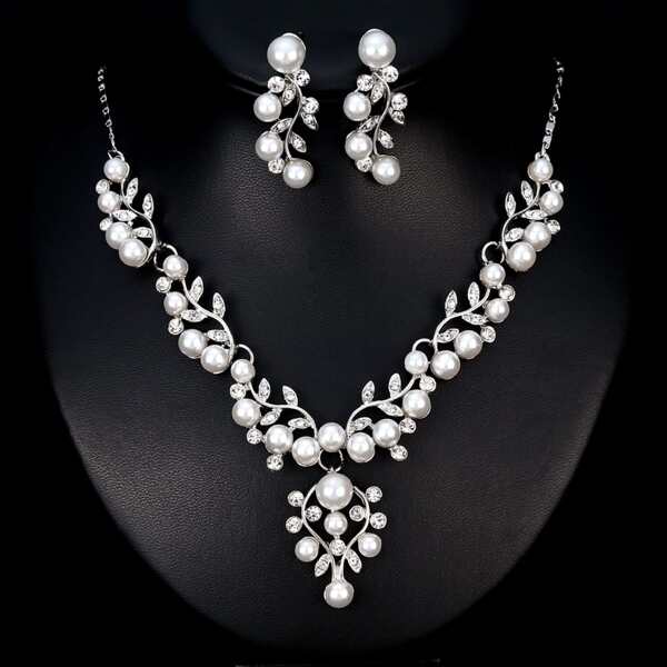 

3pcs Rhinestone Engraved Faux Pearl Charm Necklace & Earrings