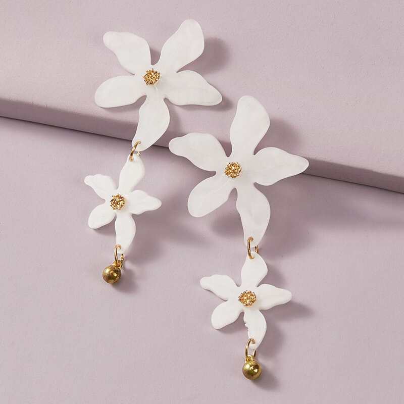 

1pair Tired Flower Drop Earrings, White