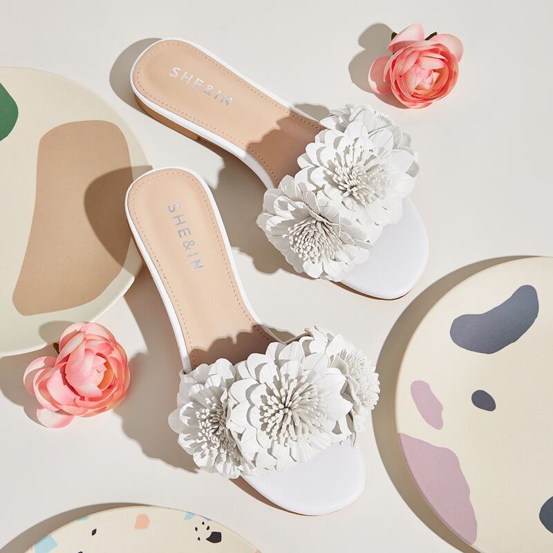

Floral Decor Open Toe Sliders, White
