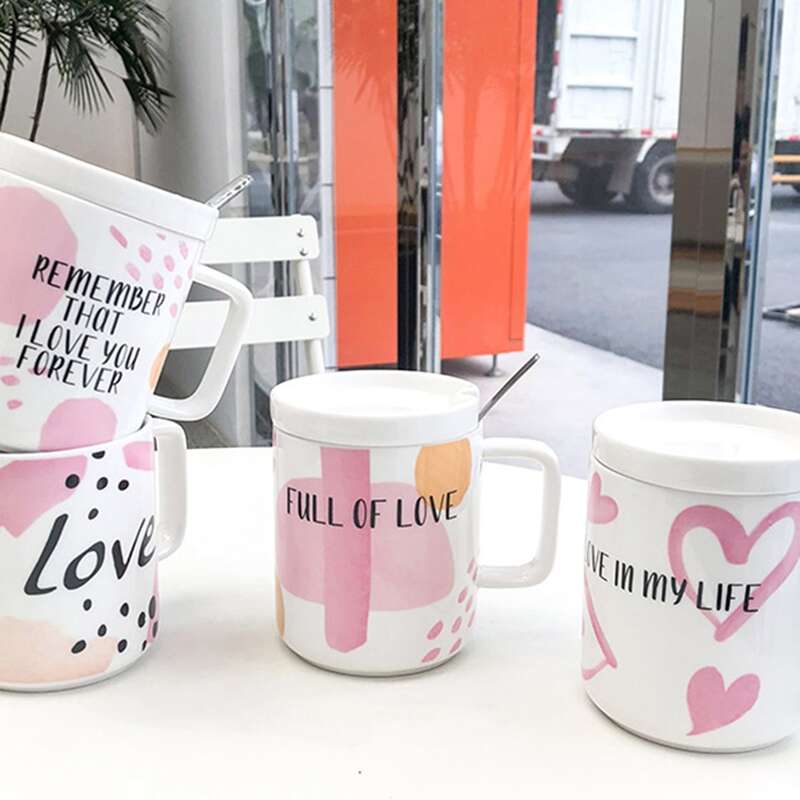 

1pc Letter Graphic Ceramic Mug With Lid & Spoon, Multicolor