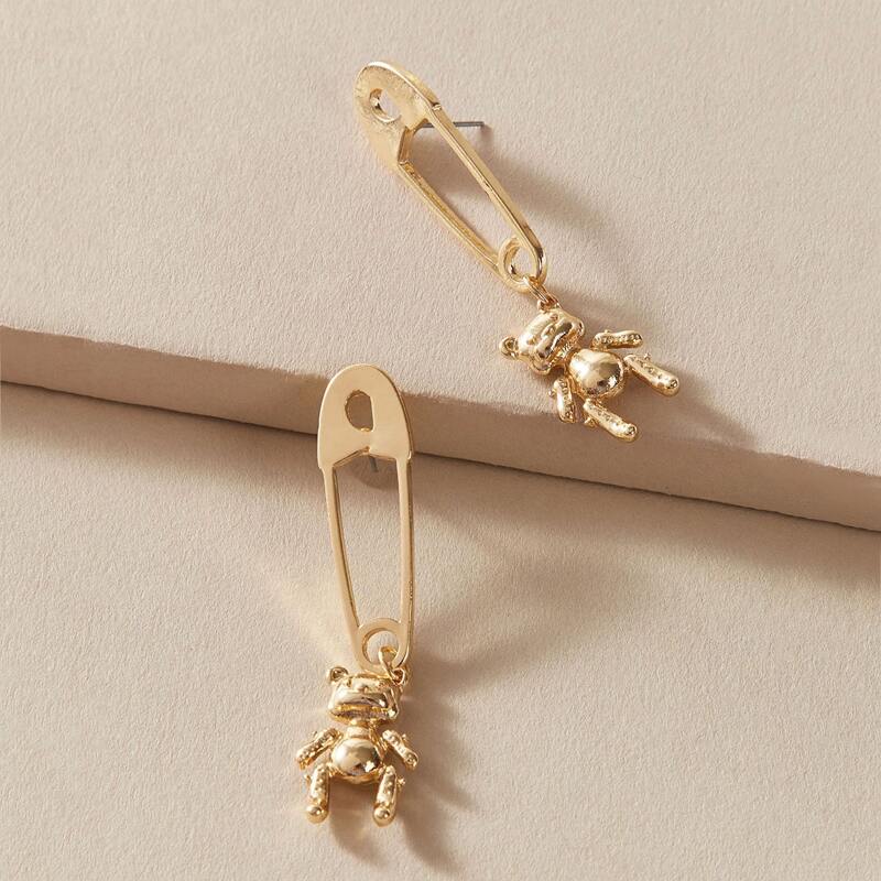 

1pair Safety Pin Decor Bear Drop Earrings, Gold
