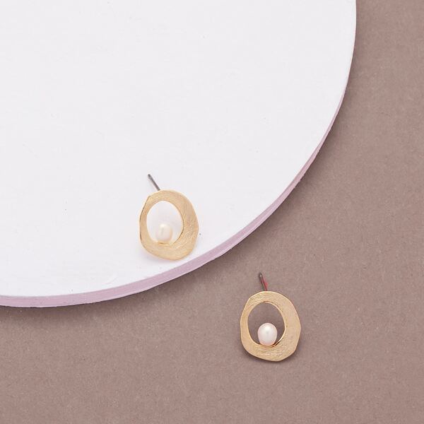 

1pair Pearl Center Oval Stud Back Earrings, Gold