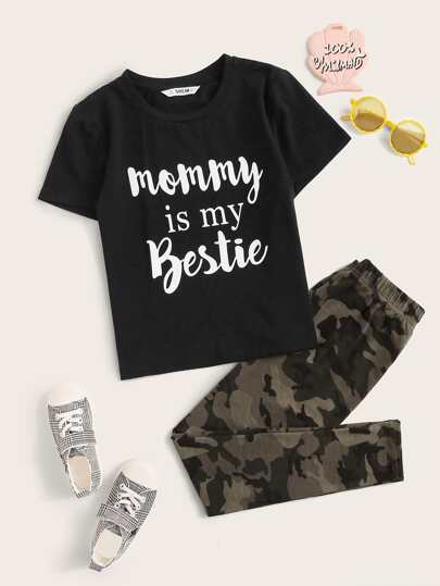 قميص تي بطبعة شعار للفتاة المراهقة مع طقم جوارب بطبعة كامو