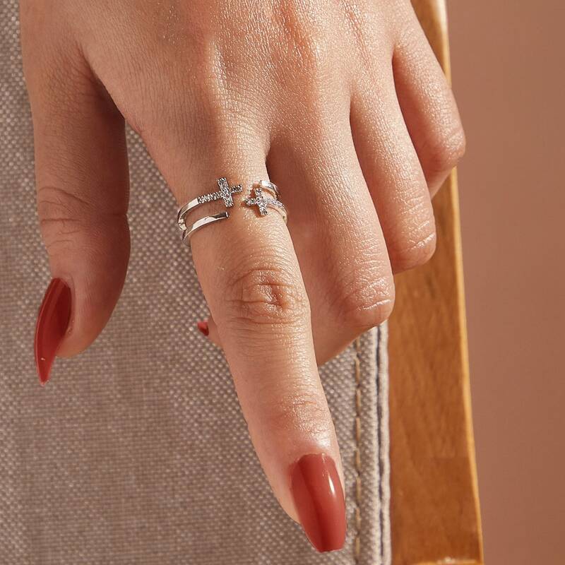 

1pc Rhinestone Engraved Cross Decor Ring, Silver