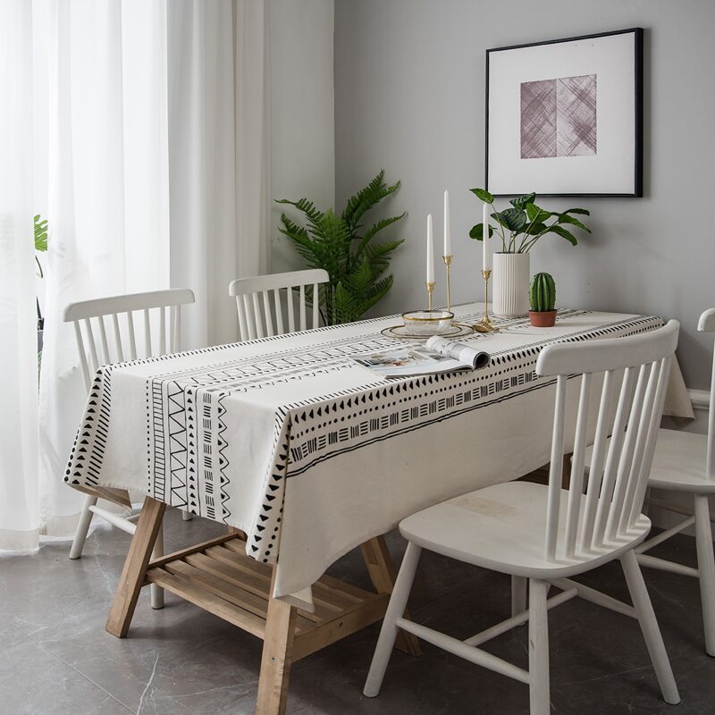 

Geometric Pattern Print Tablecloth, Black and white