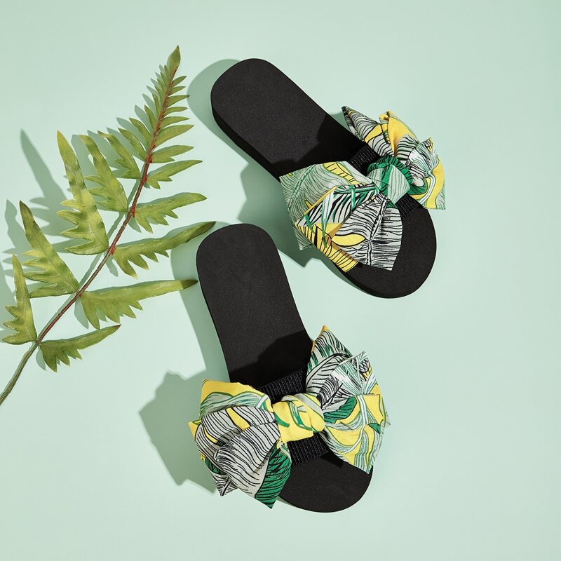 

Leaf Print Bow Decor Sliders, Multicolor