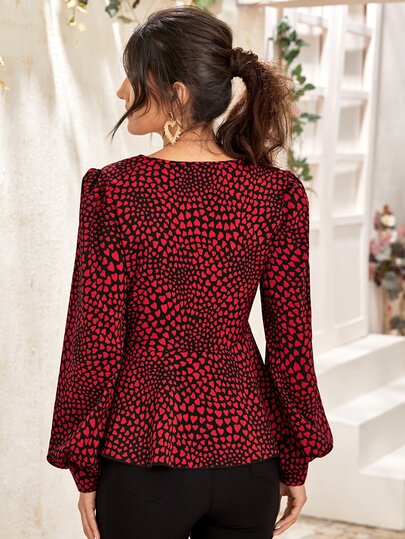 Camisa peplum con estampado de corazón de confeti con cordón delantero