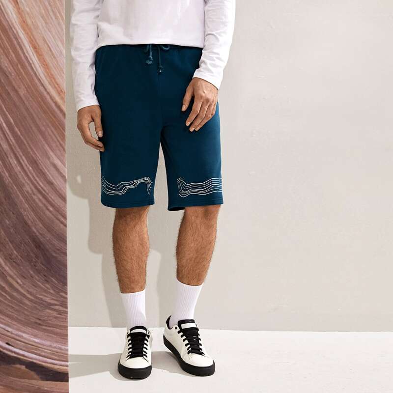 

Guys Drawstring Waist Wave Striped Shorts, Blue