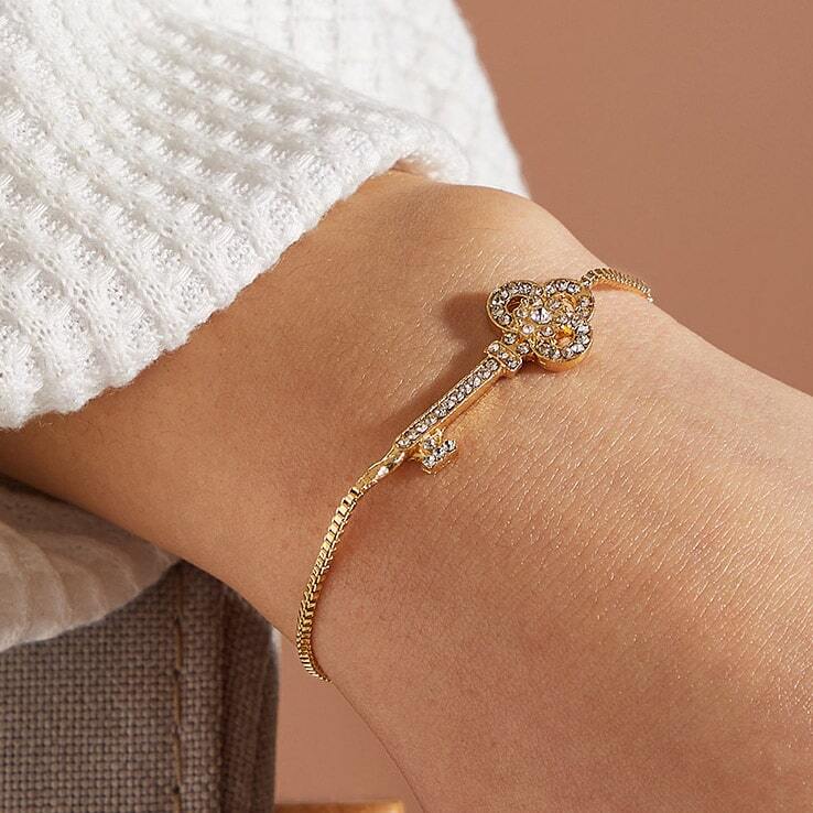 

1pc Rhinestone Engraved Key Decor Bracelet, Gold
