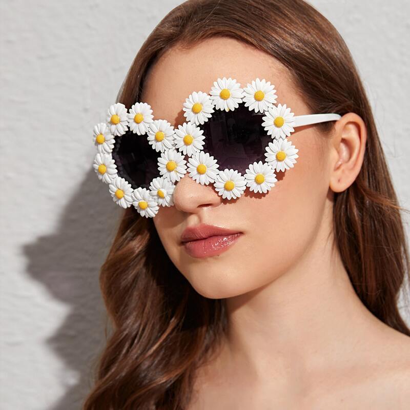 

Daisy Frame Sunglasses, White